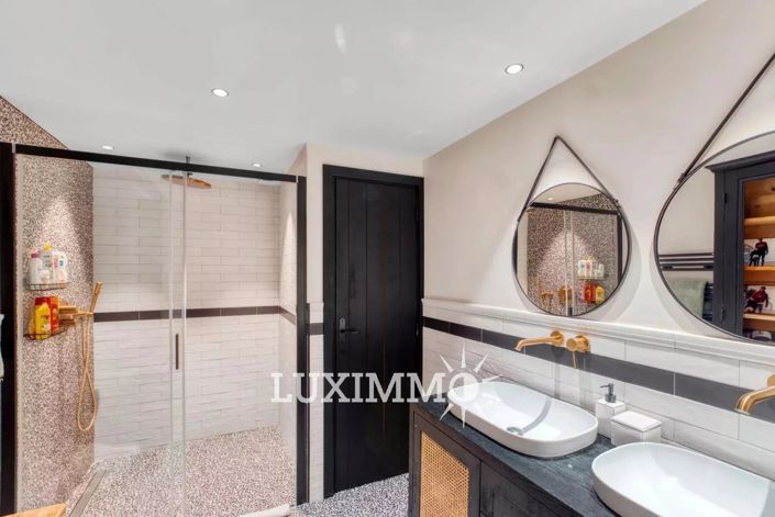 Image No.9-5 Bed House for sale