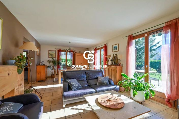 Image No.2-4 Bed House for sale