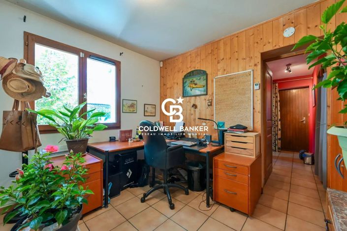 Image No.6-4 Bed House for sale