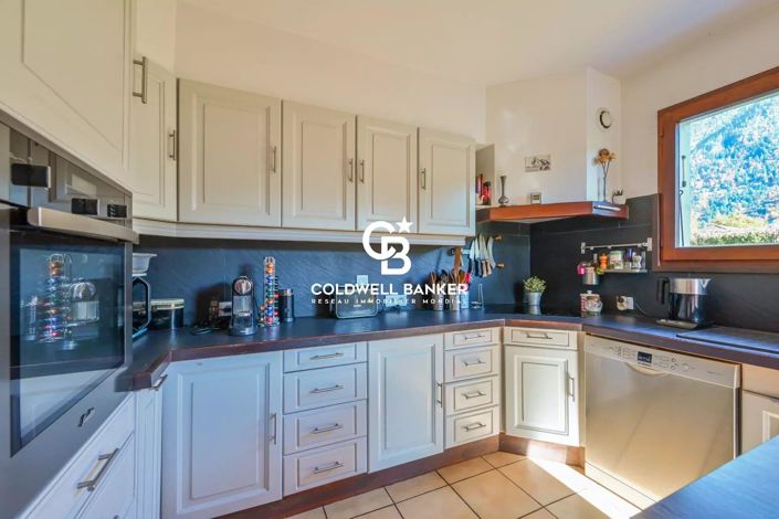 Image No.7-4 Bed House for sale