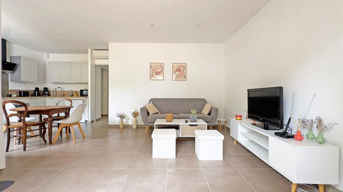 Image No.2-Appartement de 2 chambres à vendre à Carqueiranne