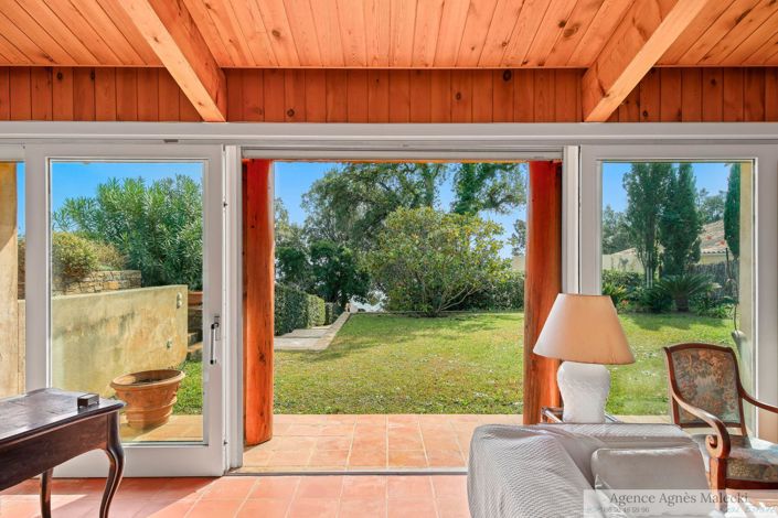 Image No.8-6 Bed House for sale