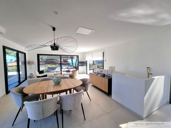 Image No.9-5 Bed House for sale