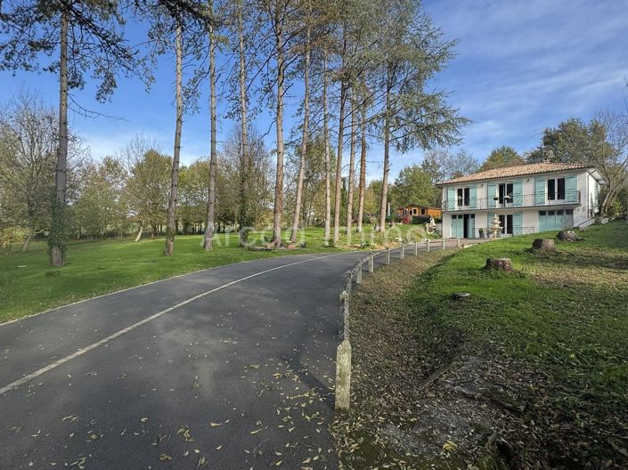 Image No.2-4 Bed House for sale