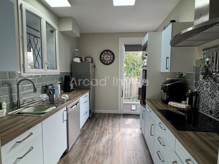 Image No.3-4 Bed House for sale