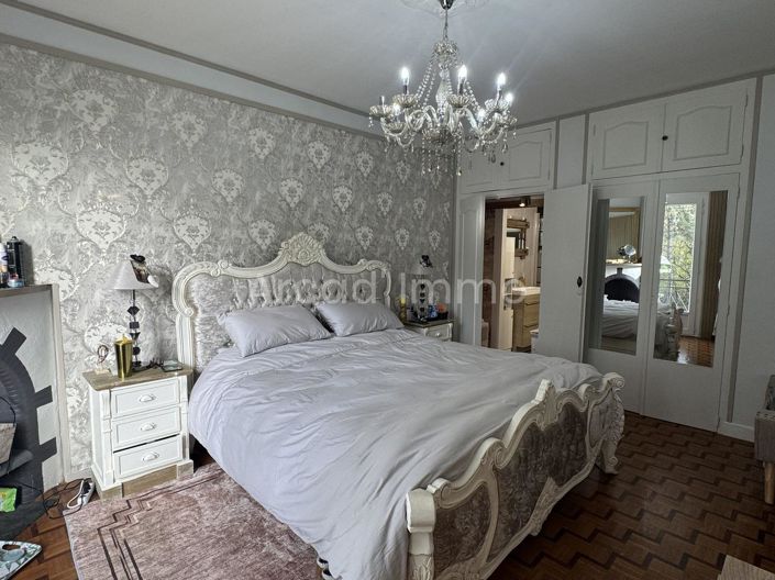 Image No.6-4 Bed House for sale