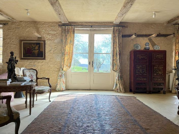 Image No.7-7 Bed House for sale