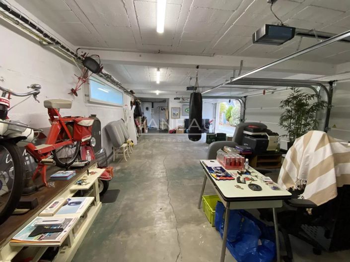 Image No.18-4 Bed House for sale