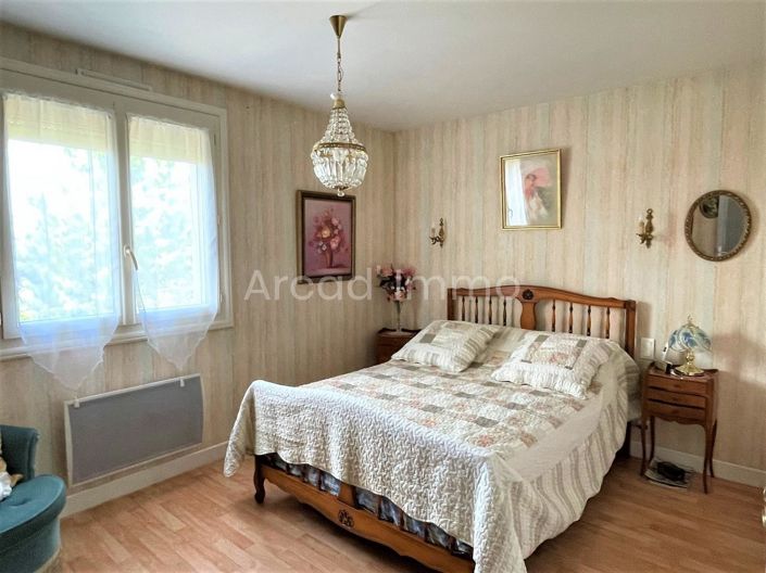 Image No.6-4 Bed House for sale