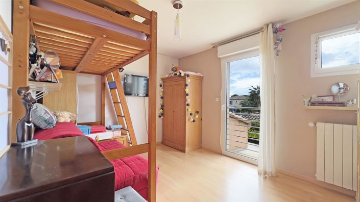 Image No.10-3 Bed House for sale