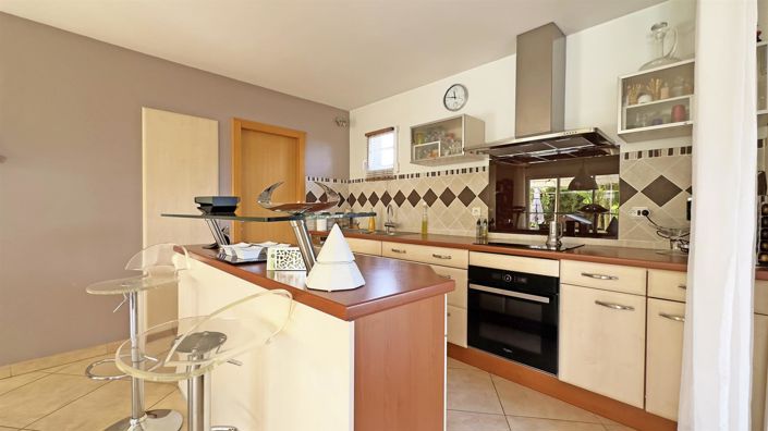 Image No.6-3 Bed House for sale