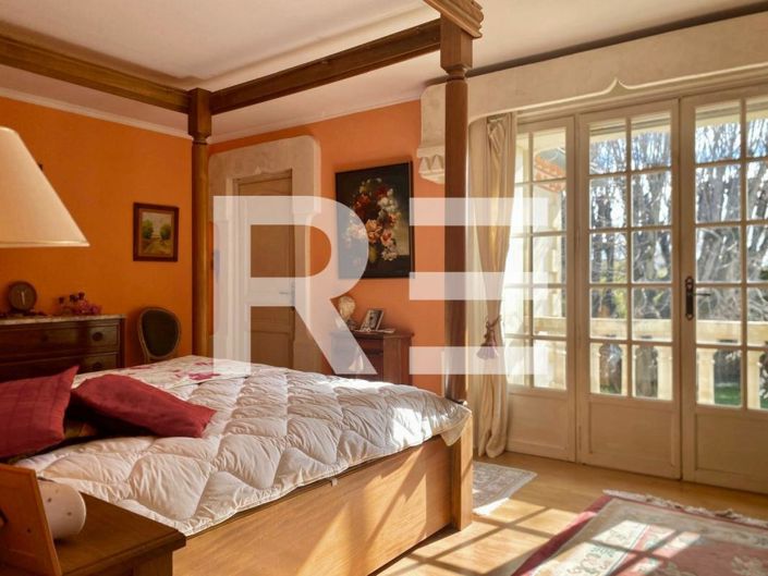 Image No.6-5 Bed House for sale