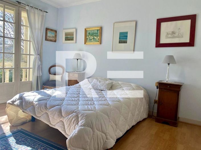 Image No.8-5 Bed House for sale