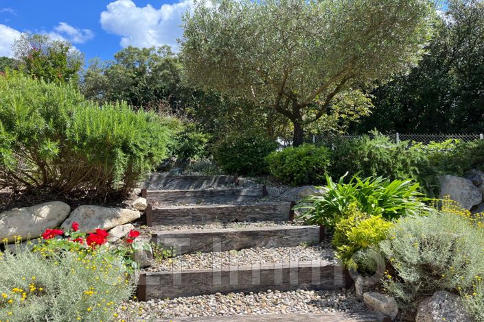 Image No.2-Maison de 4 chambres à vendre à Uzès