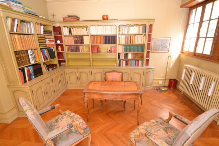 Image No.5-8 Bed House for sale