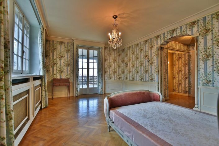 Image No.6-8 Bed House for sale