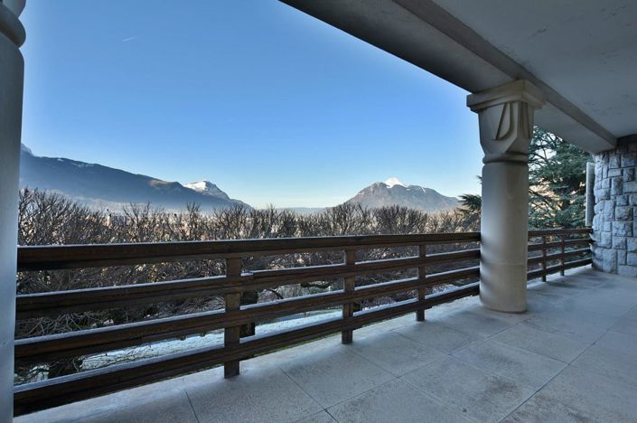 Image No.8-8 Bed House for sale