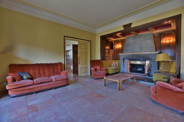 Image No.9-8 Bed House for sale