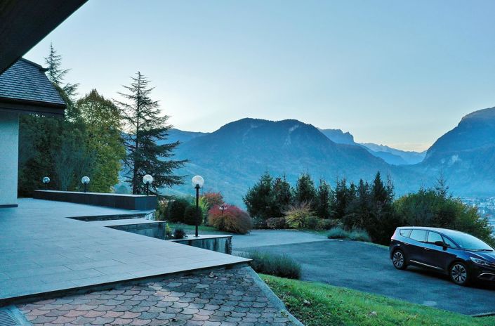 Image No.2-Maison de 4 chambres à vendre à Châtillon-sur-Cluses