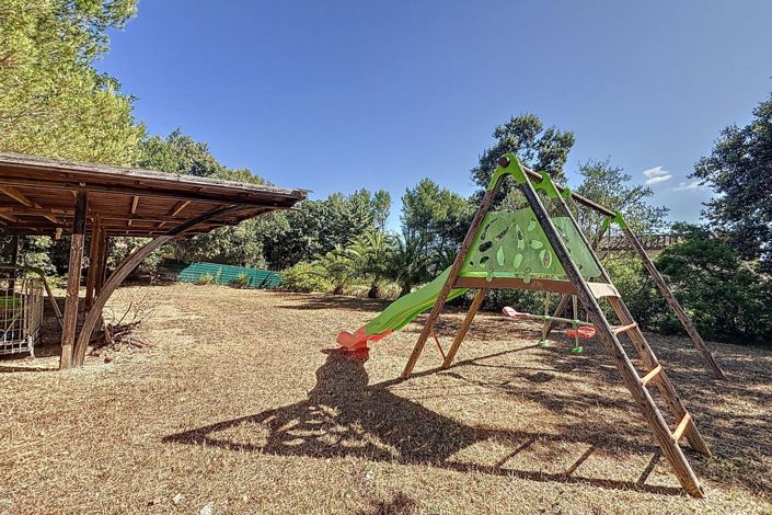 Image No.17-4 Bed House for sale