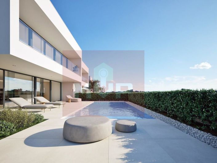 Image No.2-4 Bed House for sale