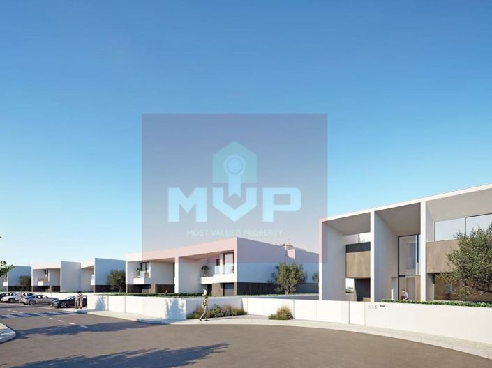 Image No.7-4 Bed House for sale