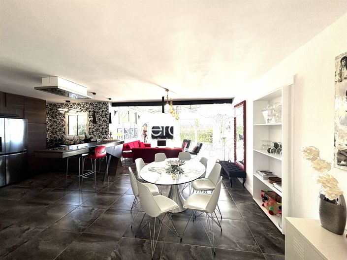 Image No.12-5 Bed House for sale