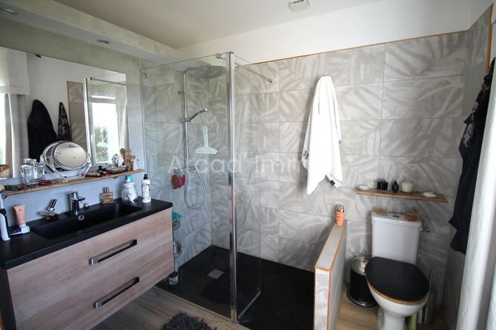 Image No.7-3 Bed House for sale