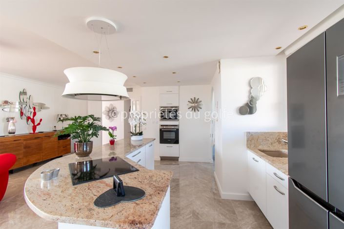 Image No.10-3 Bed Apartment for sale