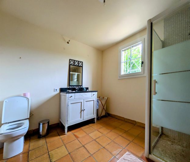 Image No.7-4 Bed House for sale