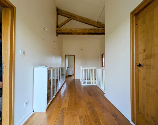 Image No.8-4 Bed House for sale