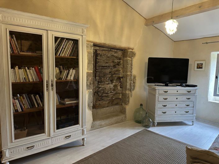 Image No.10-3 Bed Property for sale