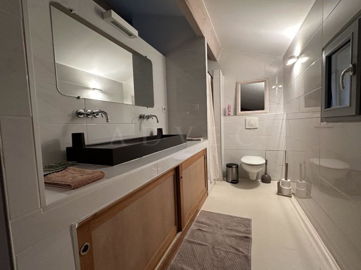 Image No.11-3 Bed Property for sale