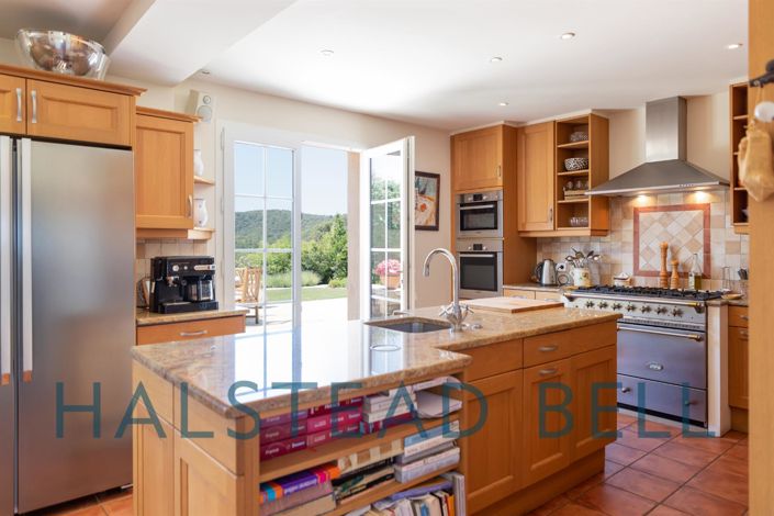 Image No.7-9 Bed House for sale