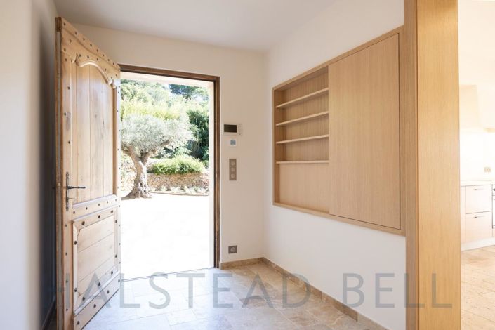 Image No.3-6 Bed House for sale