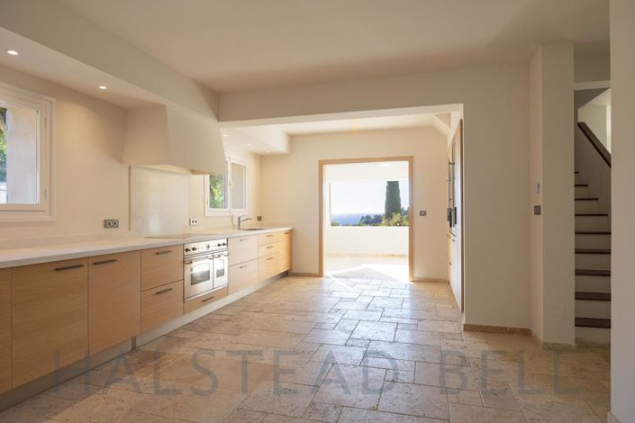 Image No.4-6 Bed House for sale