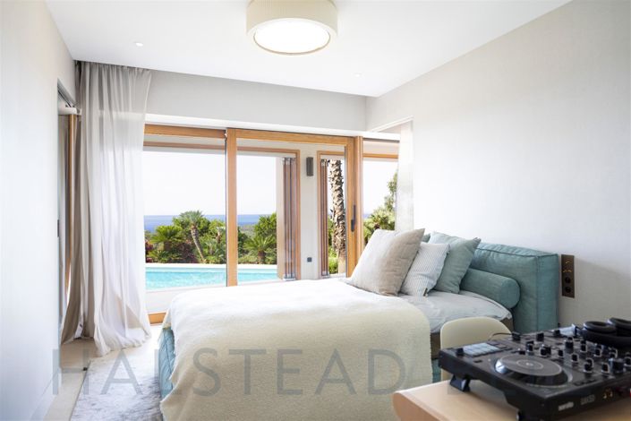 Image No.2-6 Bed House for sale