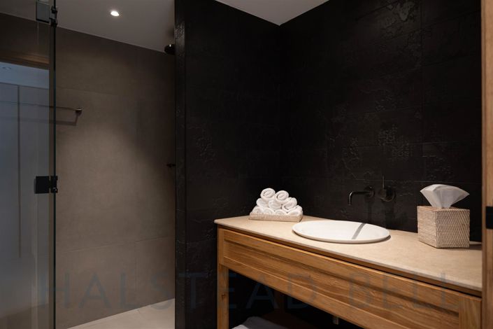 Image No.3-6 Bed House for sale