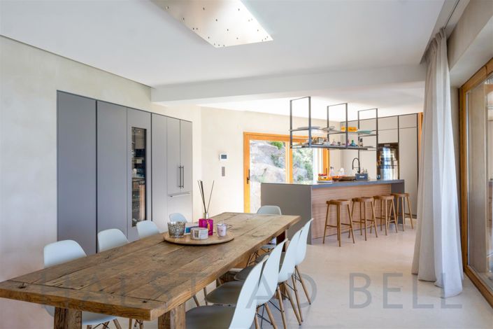 Image No.9-6 Bed House for sale