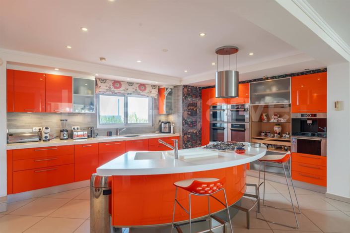 Image No.10-6 Bed House for sale