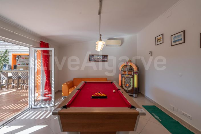 Image No.30-6 Bed House for sale