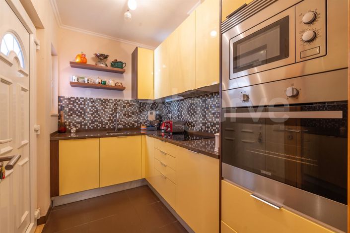 Image No.34-6 Bed House for sale