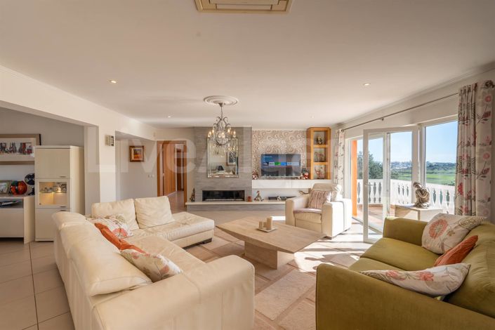 Image No.7-6 Bed House for sale