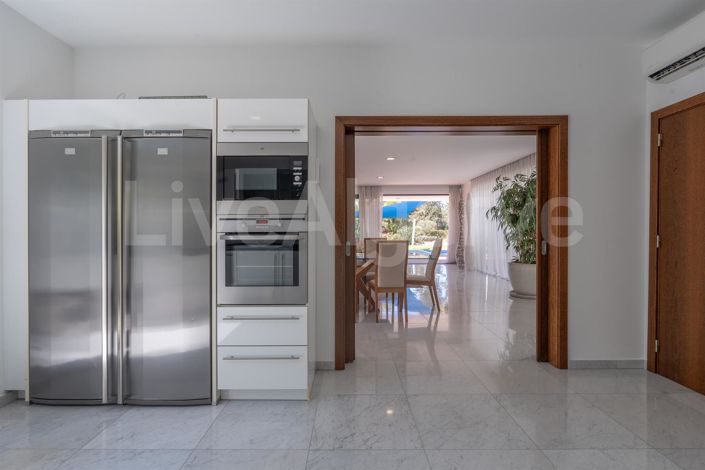 Image No.21-4 Bed House for sale