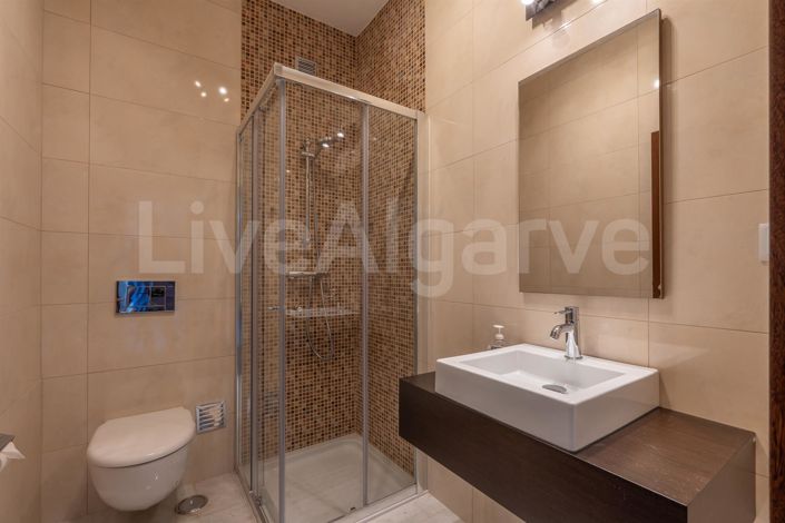 Image No.26-4 Bed House for sale