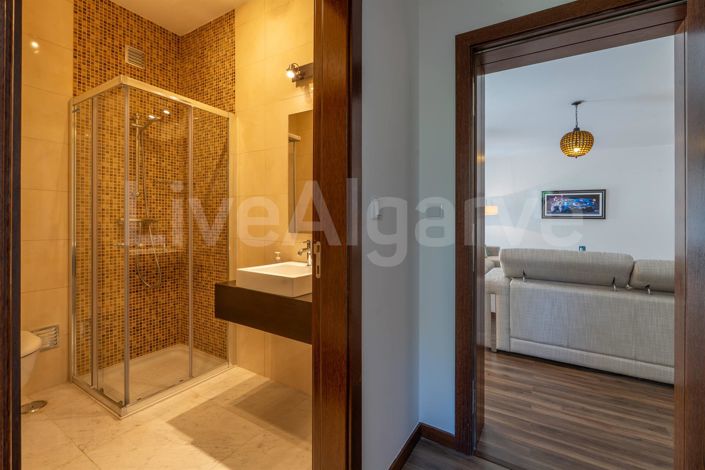 Image No.27-4 Bed House for sale