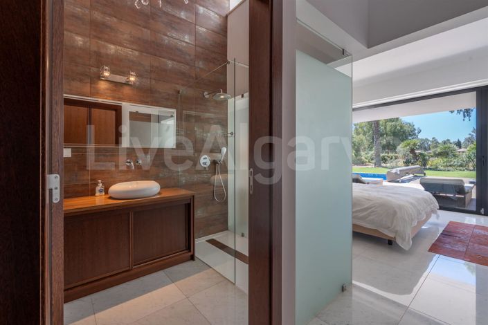 Image No.40-4 Bed House for sale