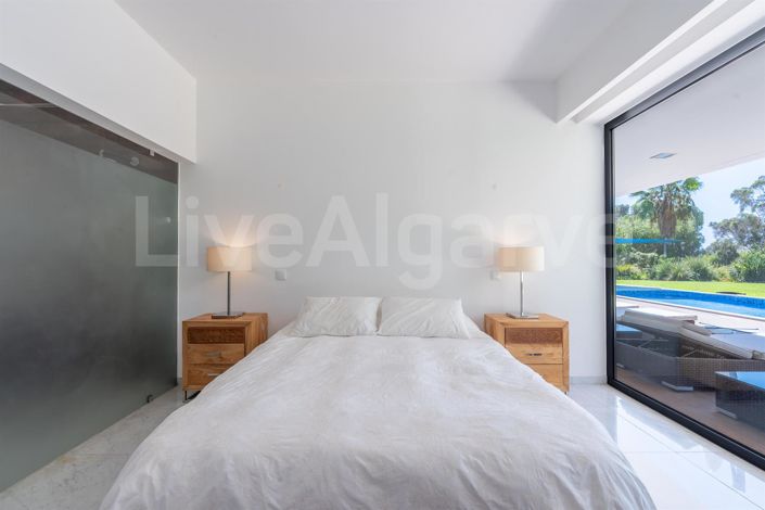 Image No.42-4 Bed House for sale