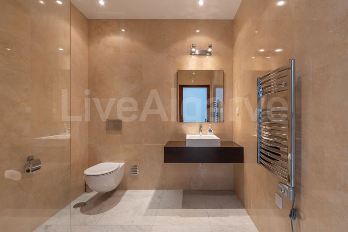 Image No.45-4 Bed House for sale