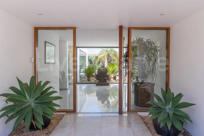 Image No.6-4 Bed House for sale